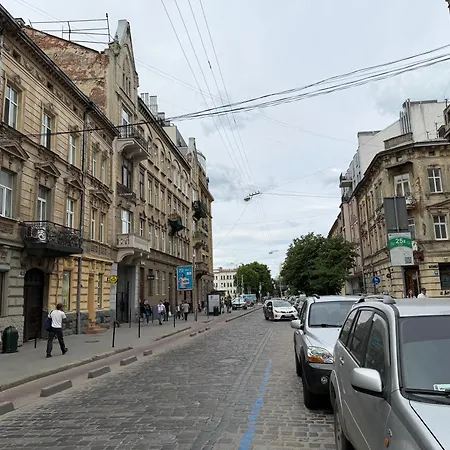 в центрі, самозаселення,поруч паркінг Апартаменти