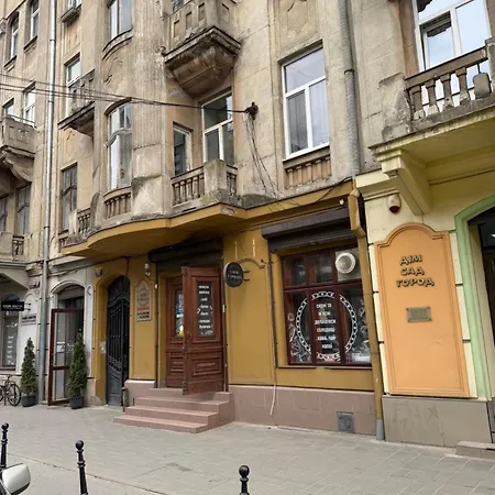 в центрі, самозаселення,поруч паркінг * Львів
